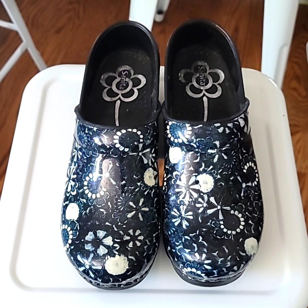 Women's Sanita Professional Clogs Size 7.5